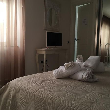 La Corte Del Re Borbone Bed & Breakfast Caserta Exterior photo