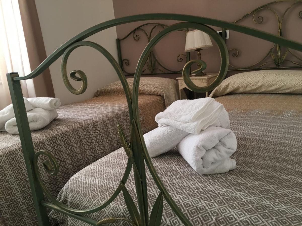 La Corte Del Re Borbone Bed & Breakfast Caserta Exterior photo